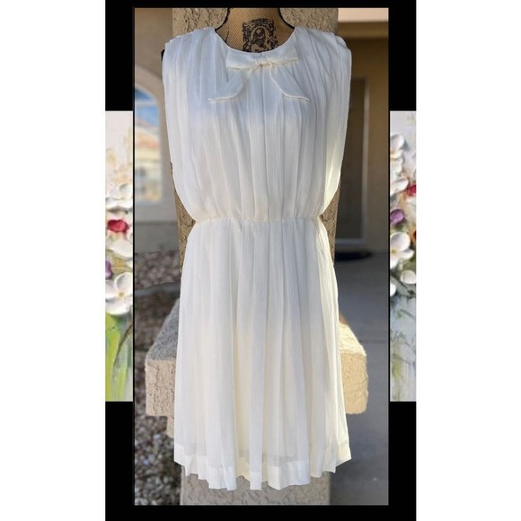 Modcloth The Pleat-est Things Sleeveless Mini Dress Size M - Picture 2 of 11